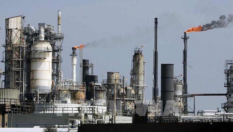 ADB cảnh báo tình trạng bất ổn địa chính trị kéo dài có thể khiến thị trường năng lượng tiếp tục thắt chặt, làm trầm trọng thêm các áp lực lạm phát trong khu vực. Ảnh minh hoạ: TTXVN