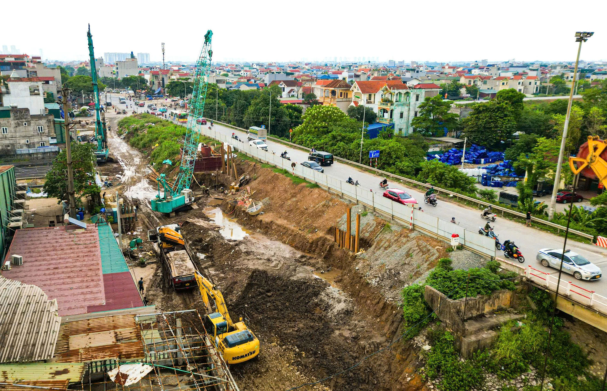 thi-cong-du-an-dau-tu-cai-tao-nang-cap-quoc-lo-6-doan-ba-la-xuan-mai-.-anh-quang-thai.jpg