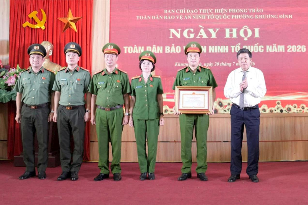Phó Chủ tịch Thường trực UBND TP Hà Nội dự Ngày hội toàn dân bảo vệ an ninh Tổ quốc tại Khương Đình