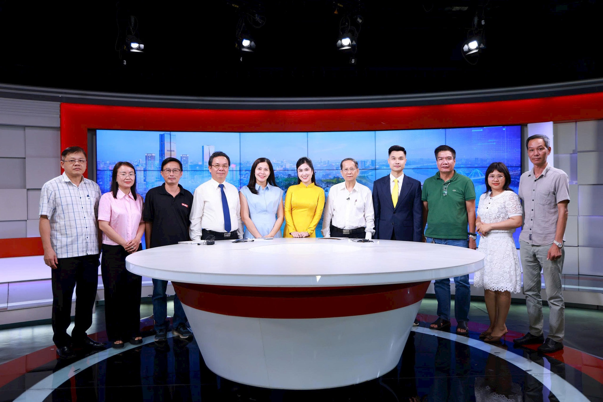 ekipctrinh200726.jpg