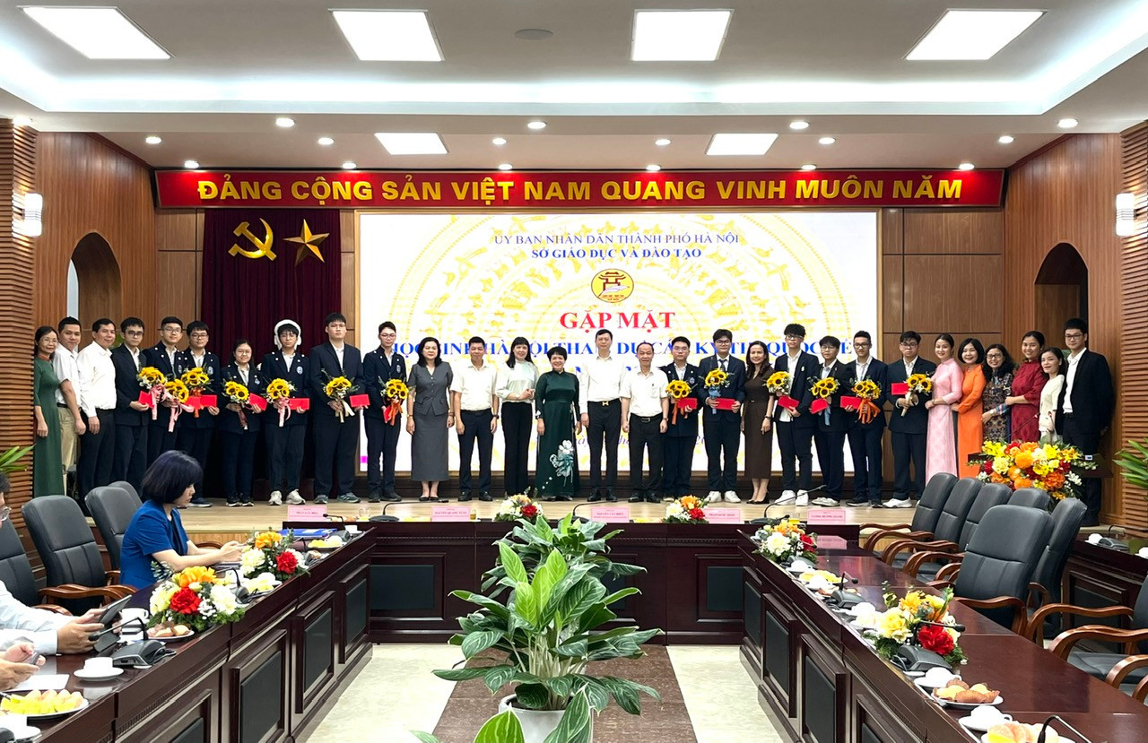 1404-hn-gap-mat-hs-thi-quoc-te-3.jpg