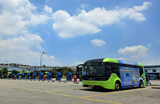 khu-vuc-tram-sac-xe-buyt-dien-cua-tong-cong-ty-van-tai-ha-noi.-anh-dang-tien.jpg