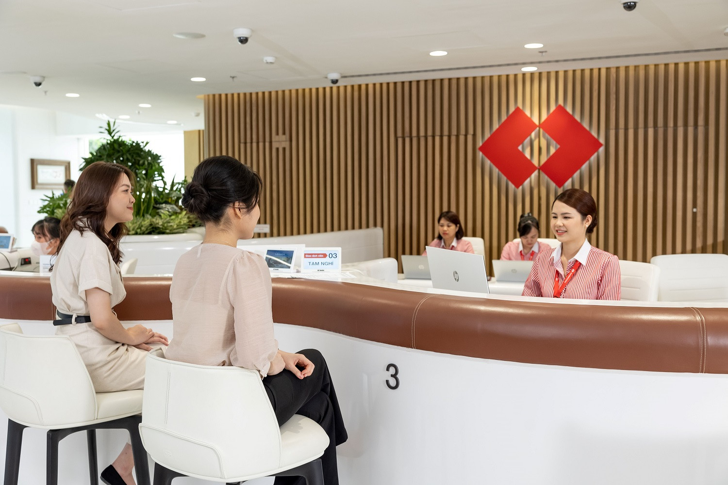 22-7-techcombank-01.jpg