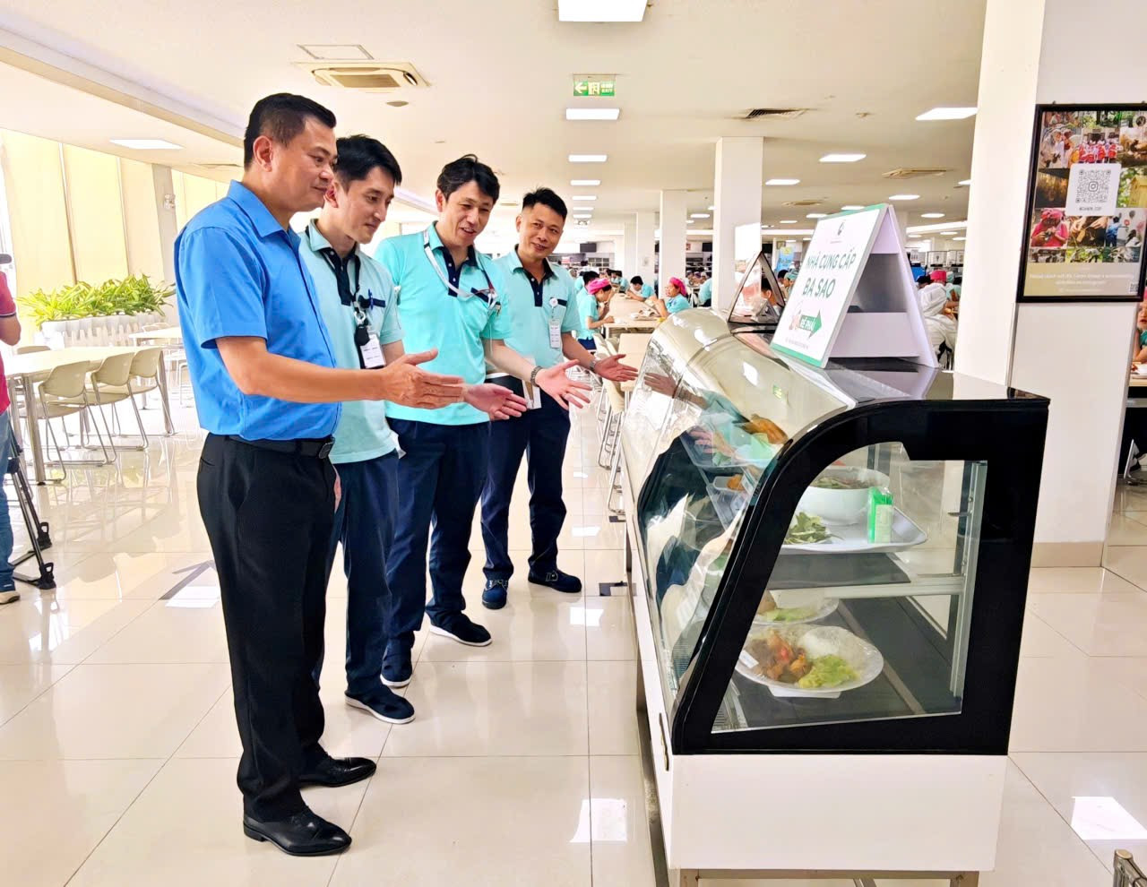 Các khẩu phần ăn được công đoàn và ban lãnh đạo công ty chăm chút chu đáo cẩn thận, bảo đảm cả về hình thức trình bày và dinh dưỡng. Ảnh: Hải Hà.