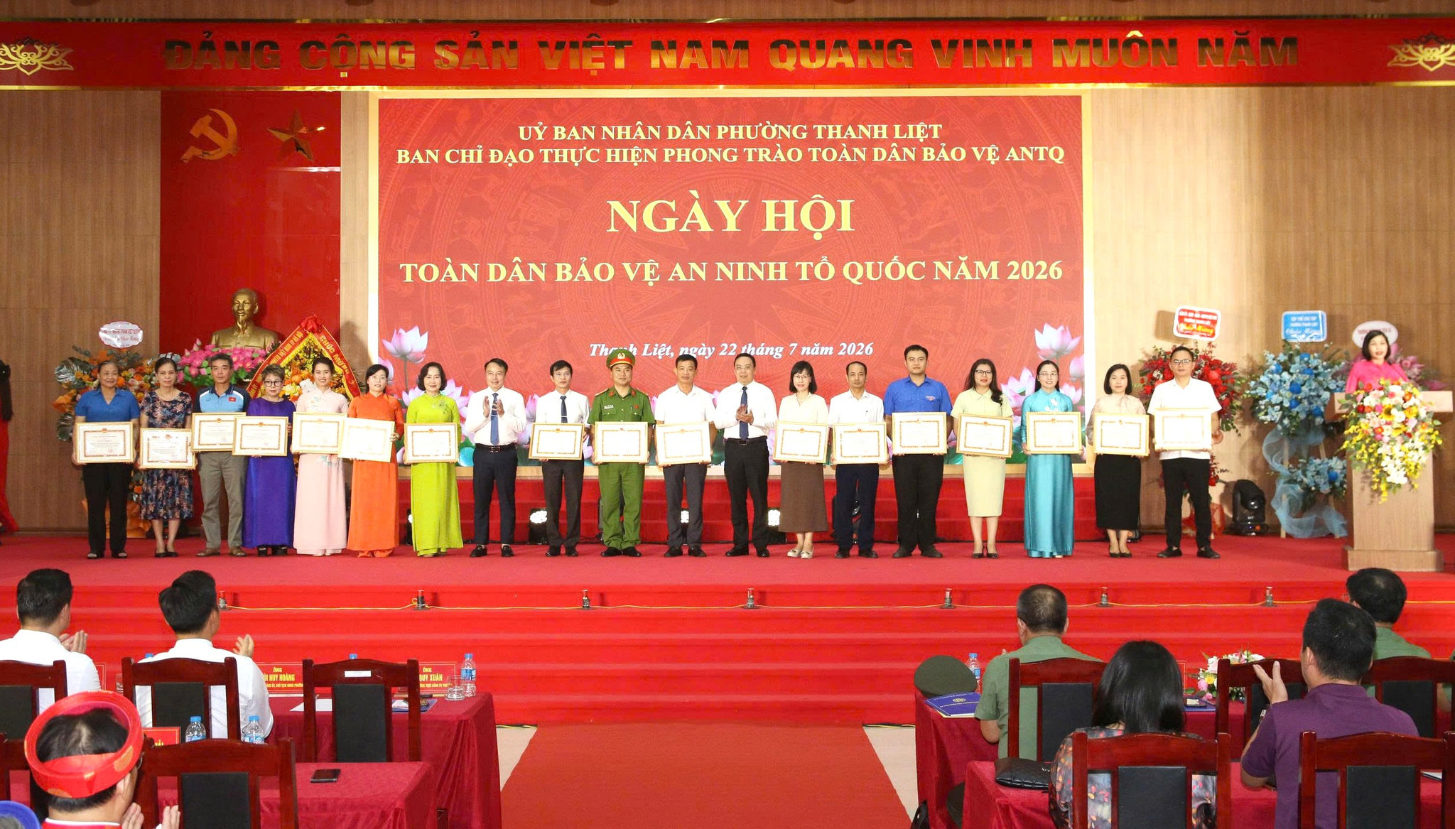 anh-12-tang-gk-cac-tap-the-ca-nhan.jpg