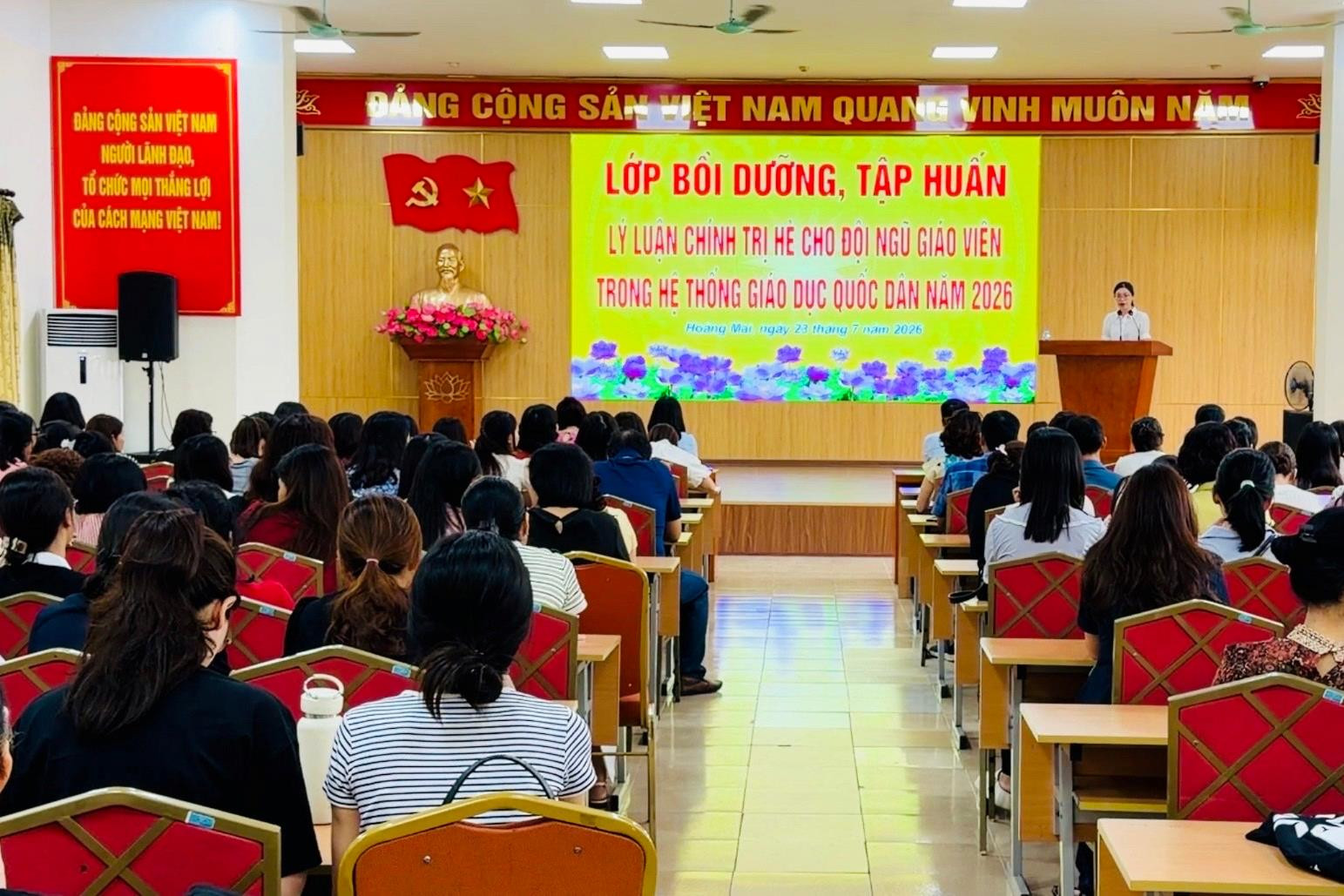 Quán triệt các nghị quyết mới, vận dụng sáng tạo vào dạy học