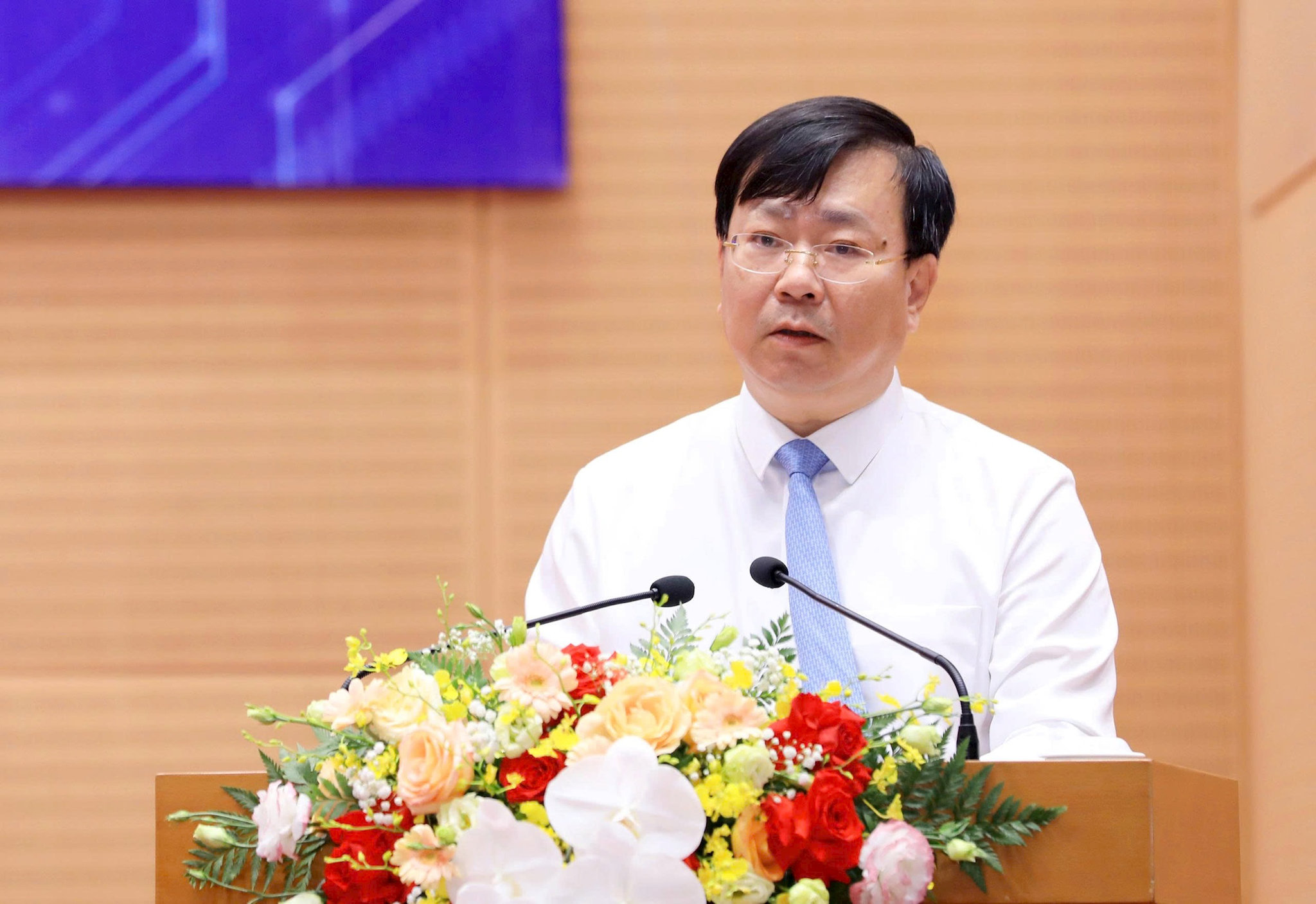 Giám đốc Sở Công Thương Hà Nội Võ Nguyên Phong báo cáo tại hội nghị. Ảnh: Viết Thành