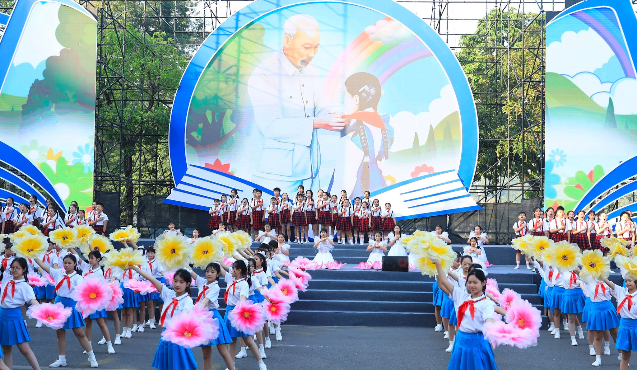 hanh-khuc-quang-thai.jpg