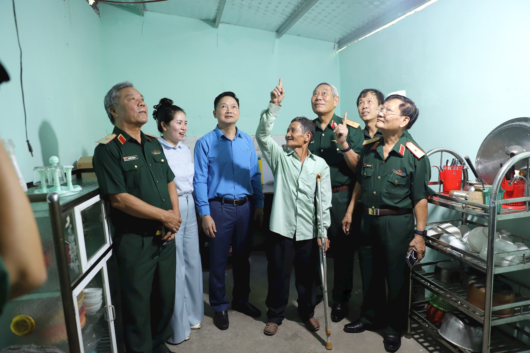 Căn bếp nhà ông Nguyễn Lưu được sửa chữa bằng tiền hỗ trợ của Hội Hỗ trợ khắc phục hậu quả bom mìn Việt Nam. Ảnh: Quỳnh D