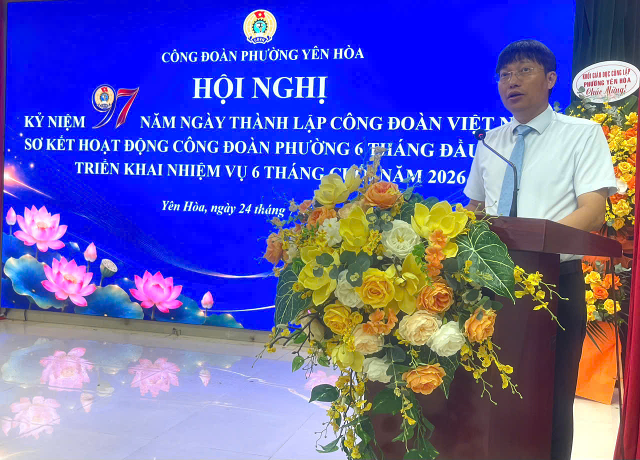 Phó Bí thư Thường trực Đảng ủy phường Yên Hòa Trần Việt Hà phát biểu chỉ đạo tại hội nghị. Ảnh: PV