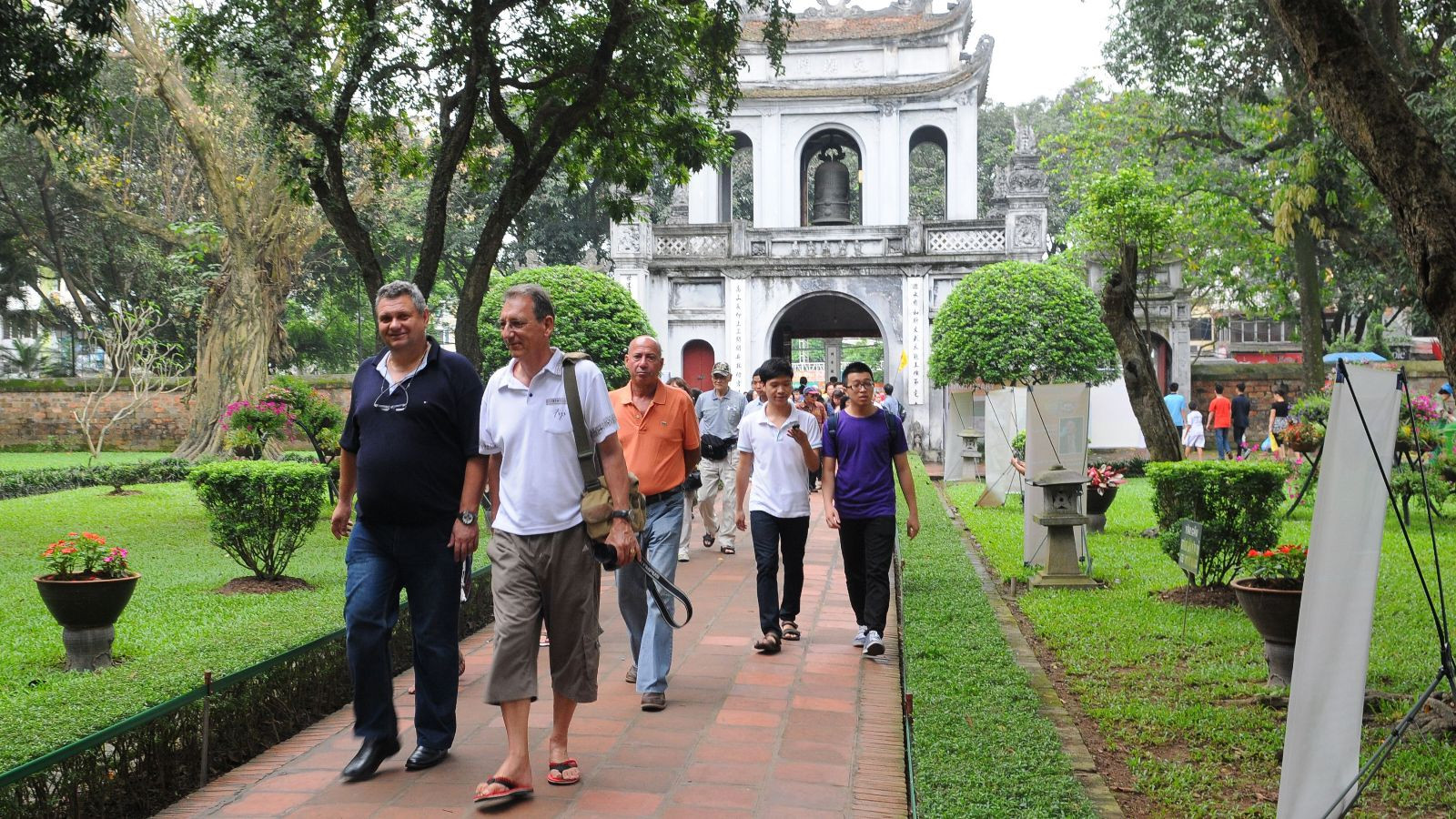 Thành phố Hà Nội đang nỗ lực thực hiện mục tiêu trở thành điểm đến an toàn, thân thiện và hấp dẫn đối với bạn bè quốc tế.