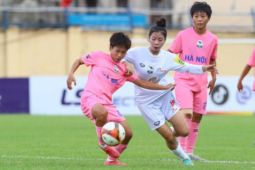 bong-da-nu-ha-noi-2.jpg