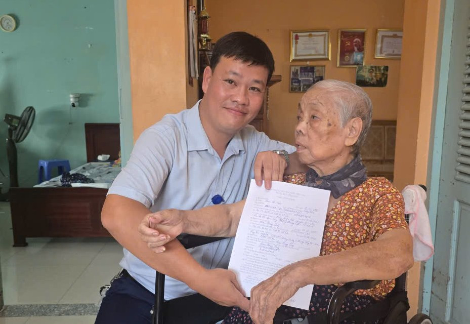hanh-chinh-cong-24-7-2-cong-chuc-le-minh-thien-chi-nhanh-so-2-.jpeg