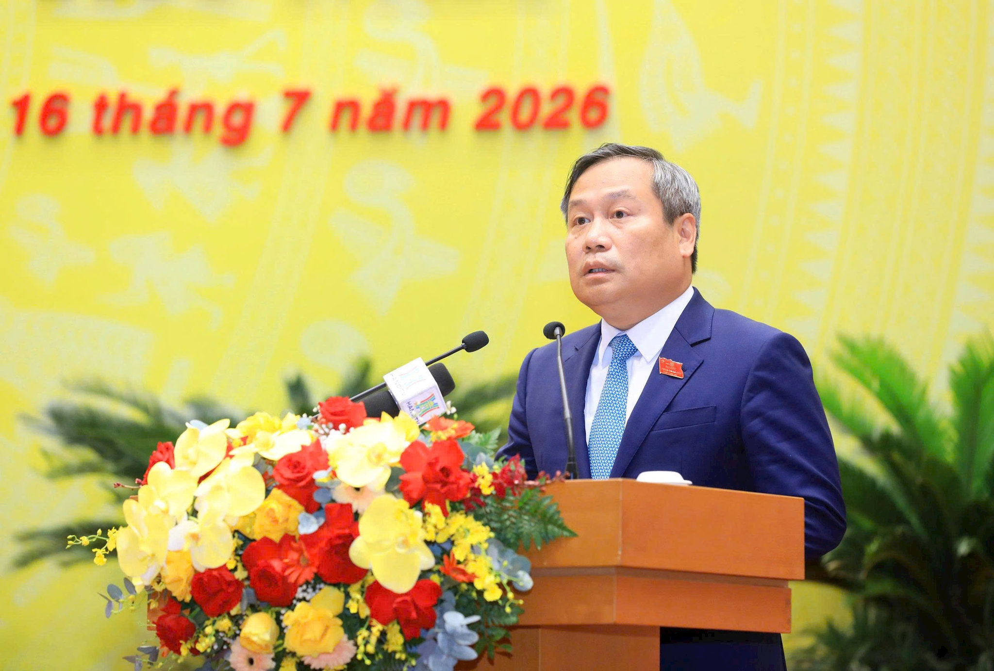 Ủy viên Trung ương Đảng, Chủ tịch UBND thành phố Vũ Đại Thắng tiếp thu những ý kiến của đại biểu tại kỳ họp. Ảnh: Thành Thái