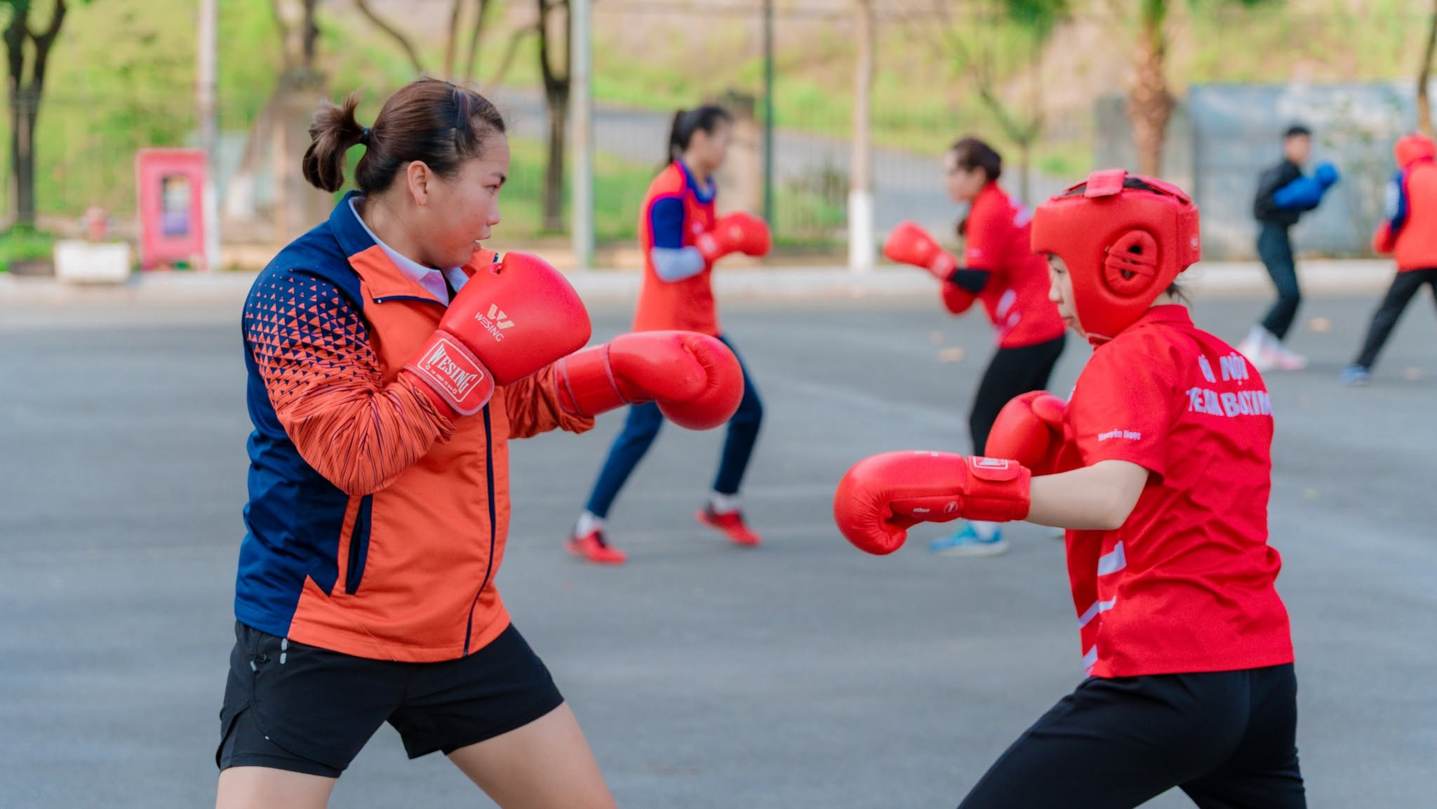 mot-buoi-tap-cua-cac-vo-si-boxing-nu-ha-noi.-anh-boxing-ha-noi.jpg