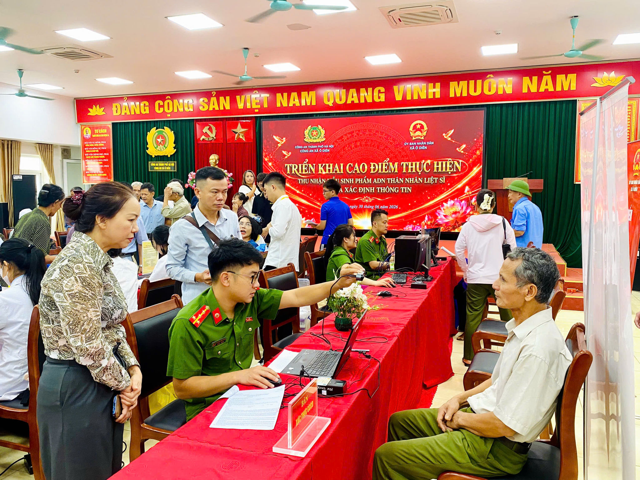 Xã Ô Diên triển khai cao điểm thu nhận sinh phẩm ADN của thân nhân liệt sĩ, mở thêm cơ hội xác định danh tính và đưa các Anh hùng liệt sĩ trở về với gia đình. Ảnh: PV