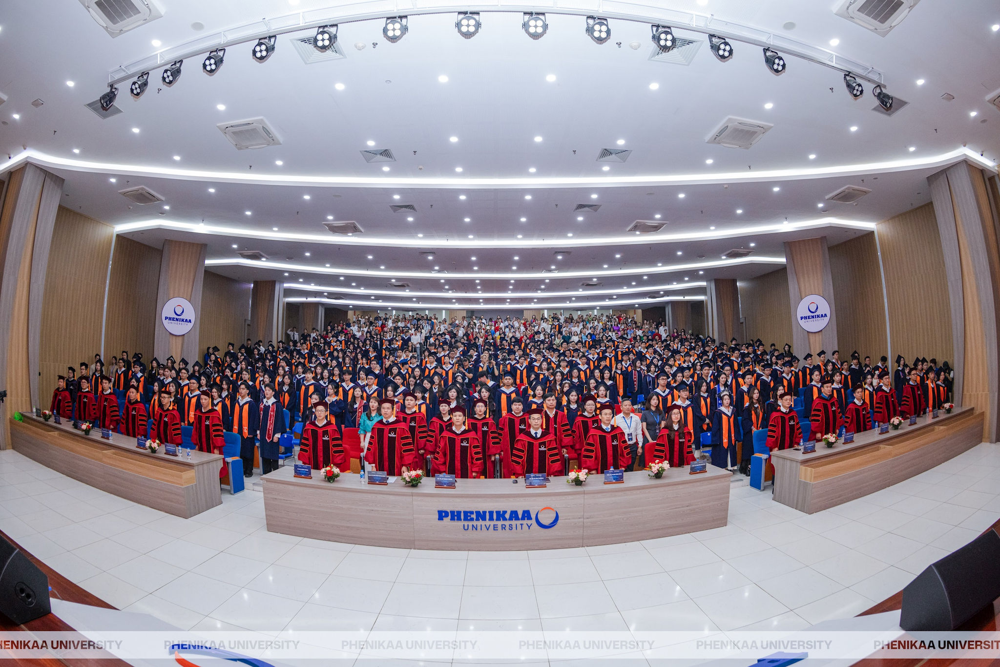 2607-phenikaa-trao-bang-tn1.jpg