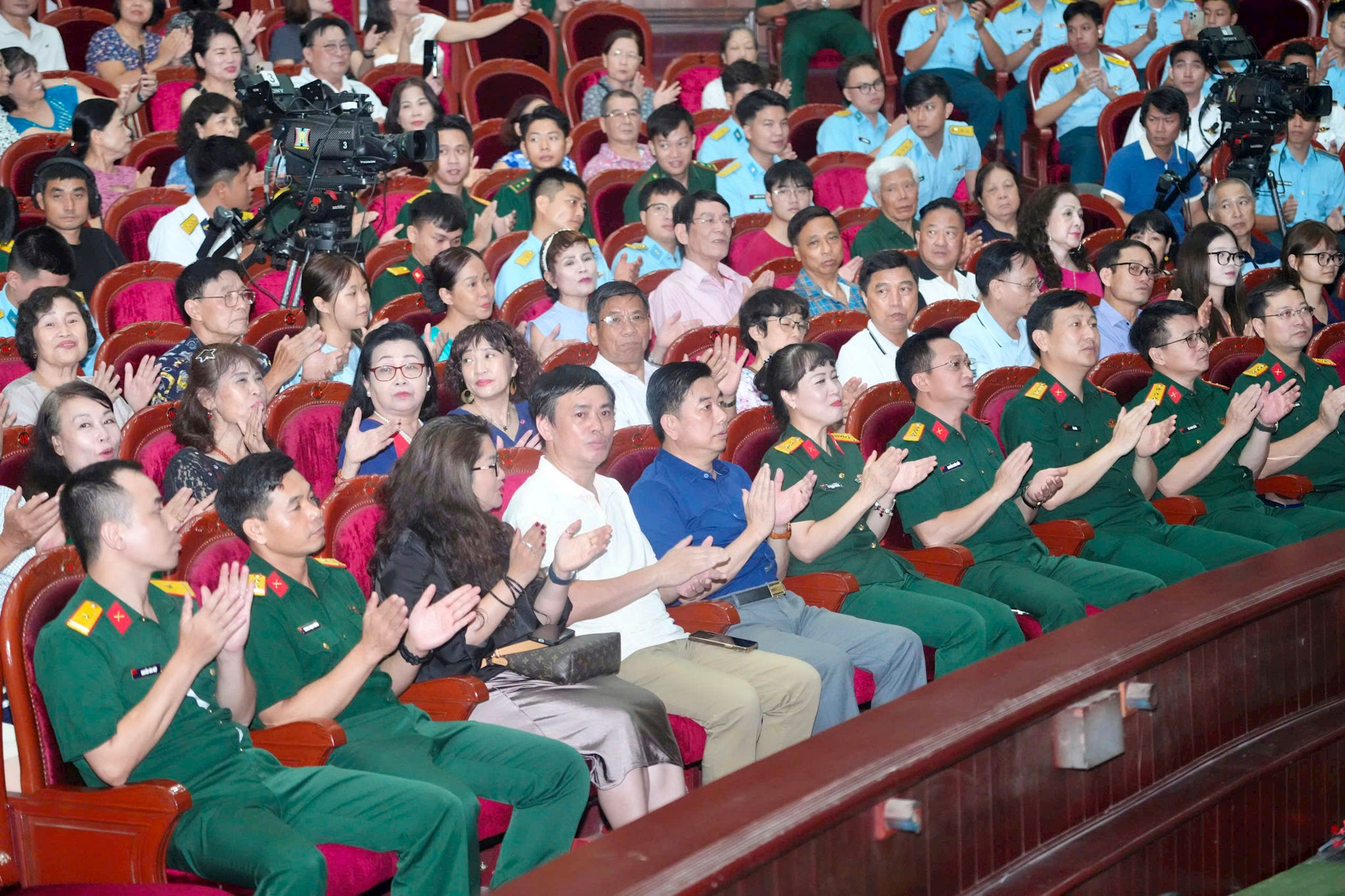 dai-bieu-vi-to-quoc.jpeg