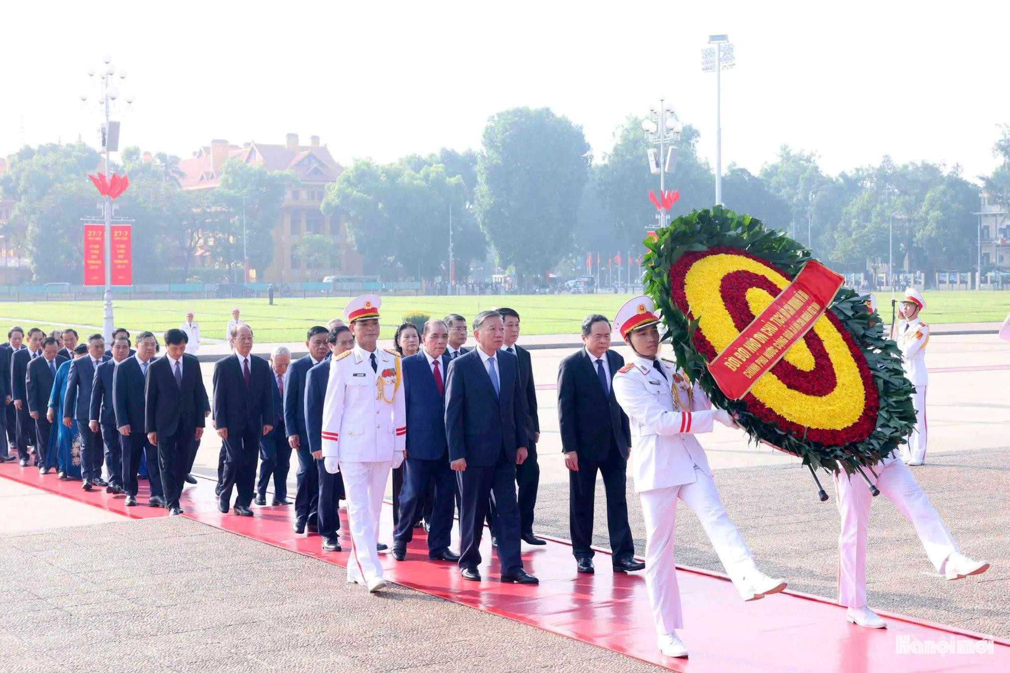Lãnh đạo Đảng, Nhà nước, thành phố Hà Nội tưởng niệm các Anh hùng liệt sĩ và viếng Chủ tịch Hồ Chí Minh