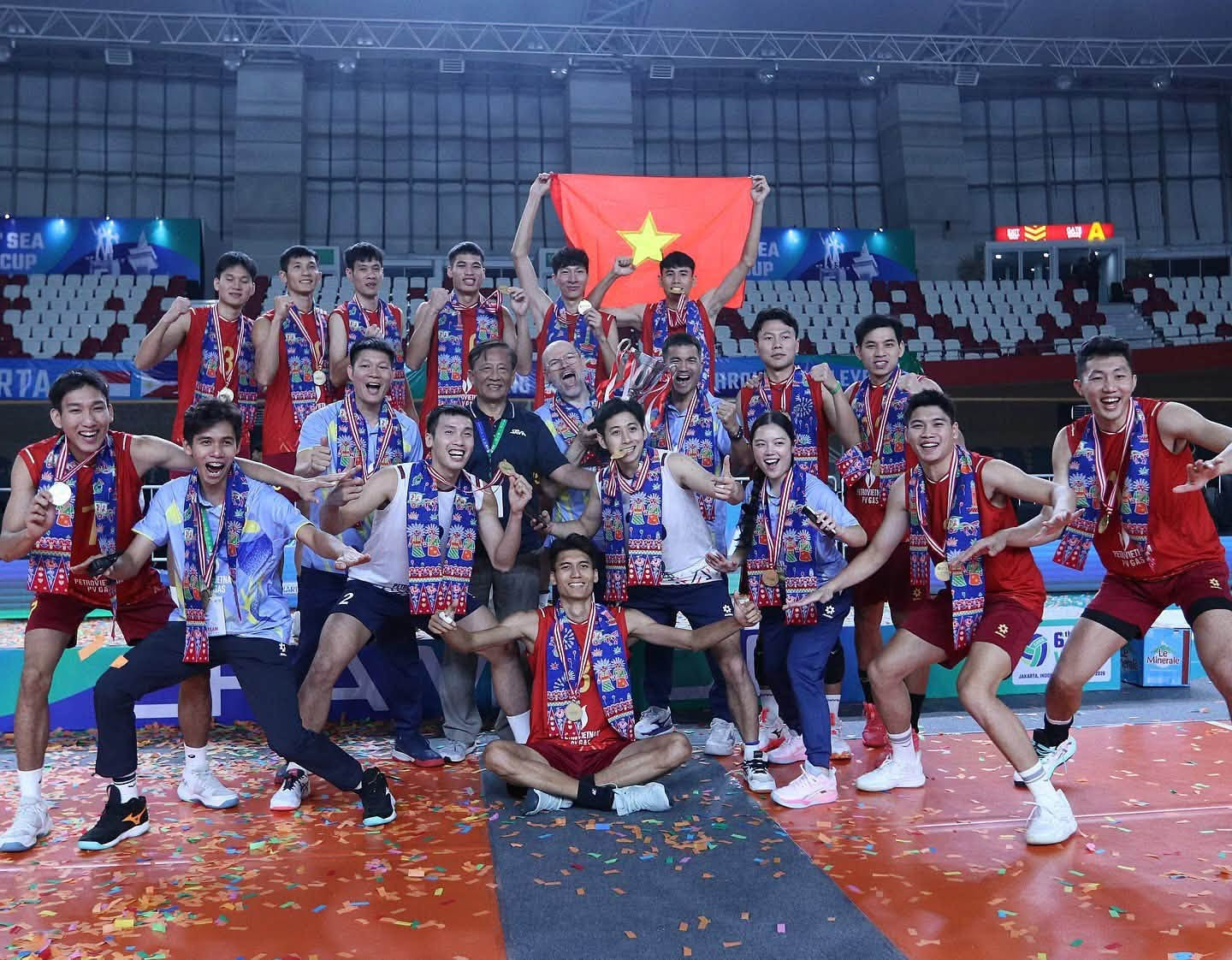 an-mung-bong-chuyen.jpg
