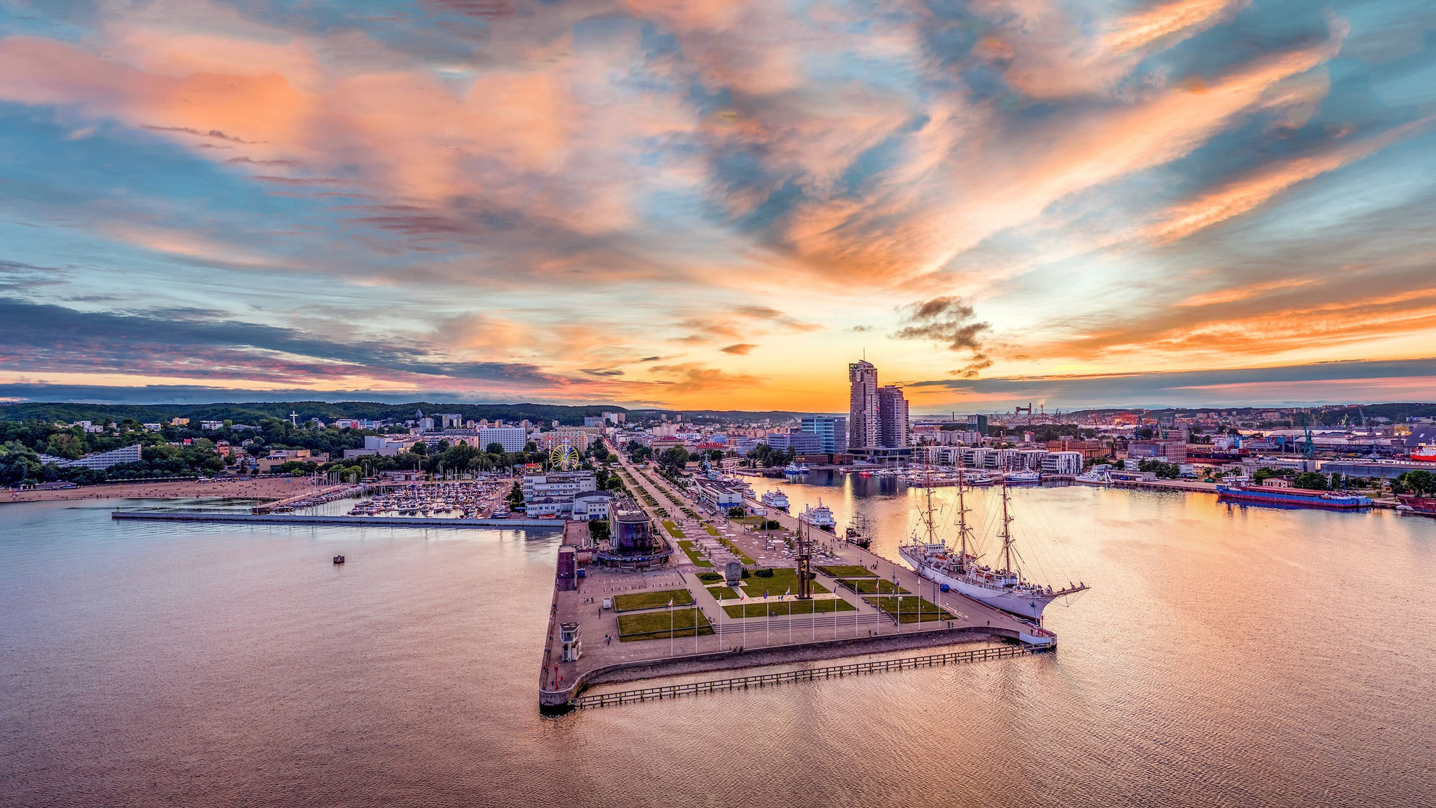 gdynia-od-morza-fot.-j.-plichta.jpg