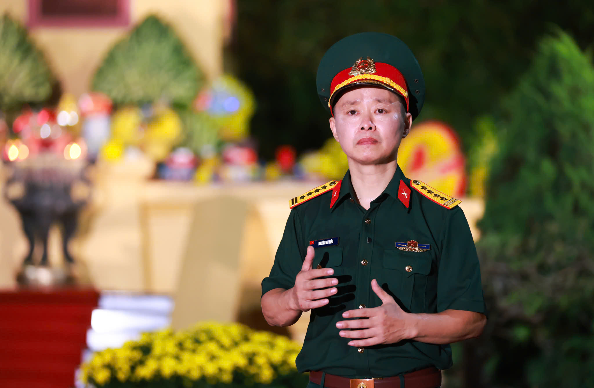 Đại tá, nhạc sĩ An Hiếu, Phó Giám đốc Dàn nhạc giao hưởng quân đội, Trường Đại học văn hóa nghệ thuật Quân đội chia sẻ tại điểm cầu Nghĩa trang Mai Dịch, thành phố Hà Nội.
