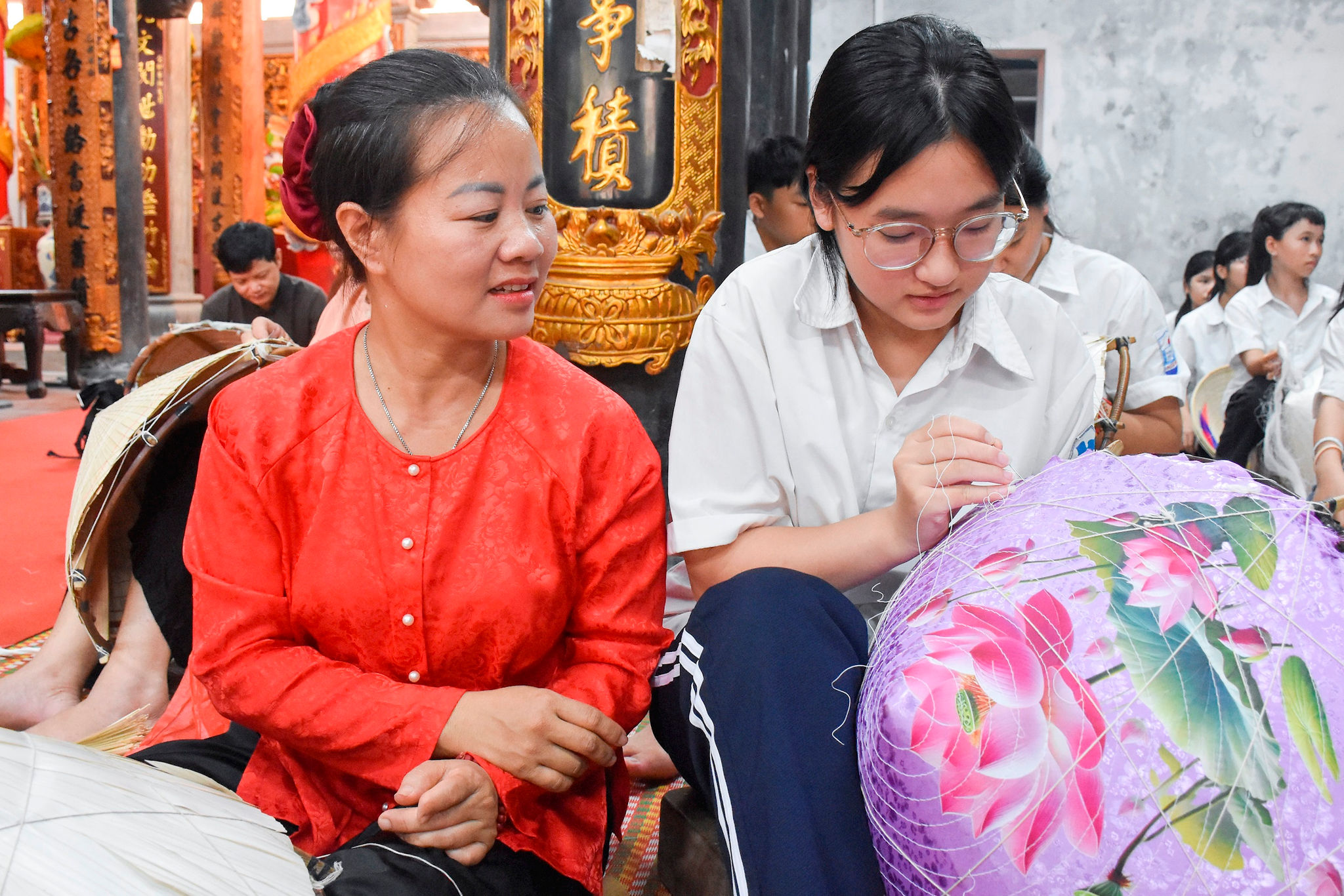 Không gian Trung tâm học tập cộng đồng xã Thanh Oai tại Đình làng Chuông. Ảnh: Phạm Thảo