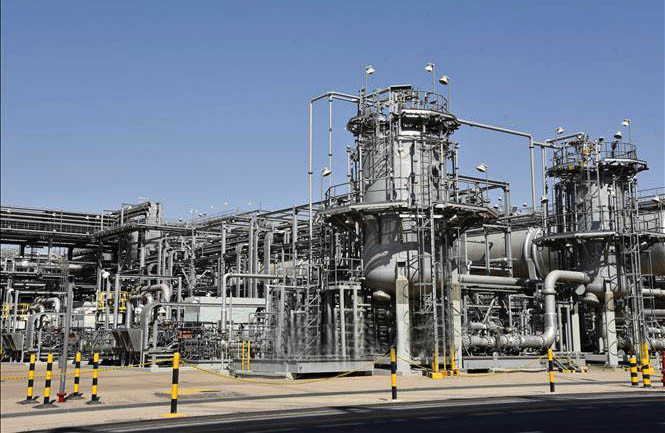 nha-may-loc-dau-cua-tap-doan-dau-khi-saudi-aramco-tai-dammam-saudi-arabia-.-anh-thxttxvn.jpg