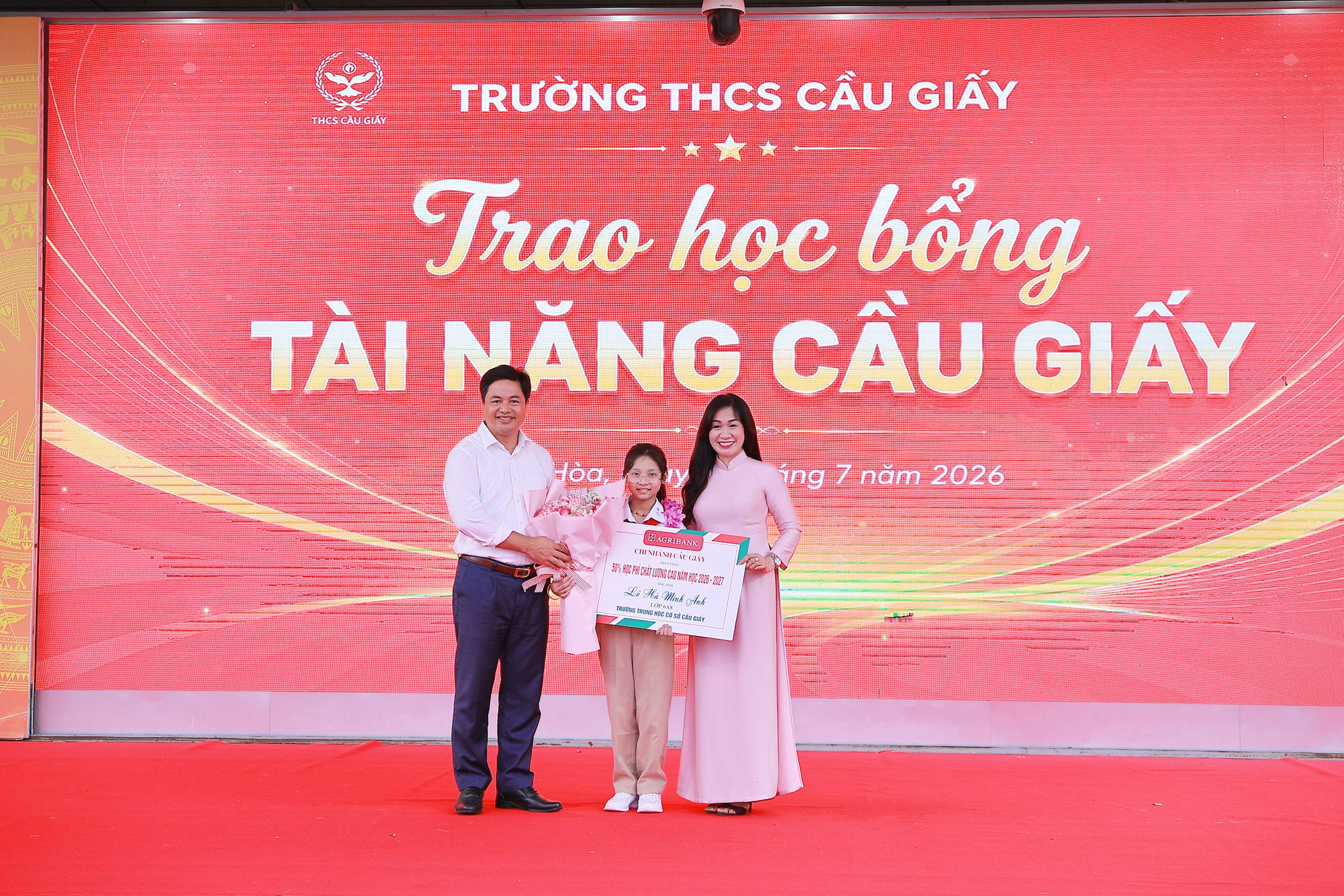 2807-thcs-cau-giay-don-hs-lop-64.jpg
