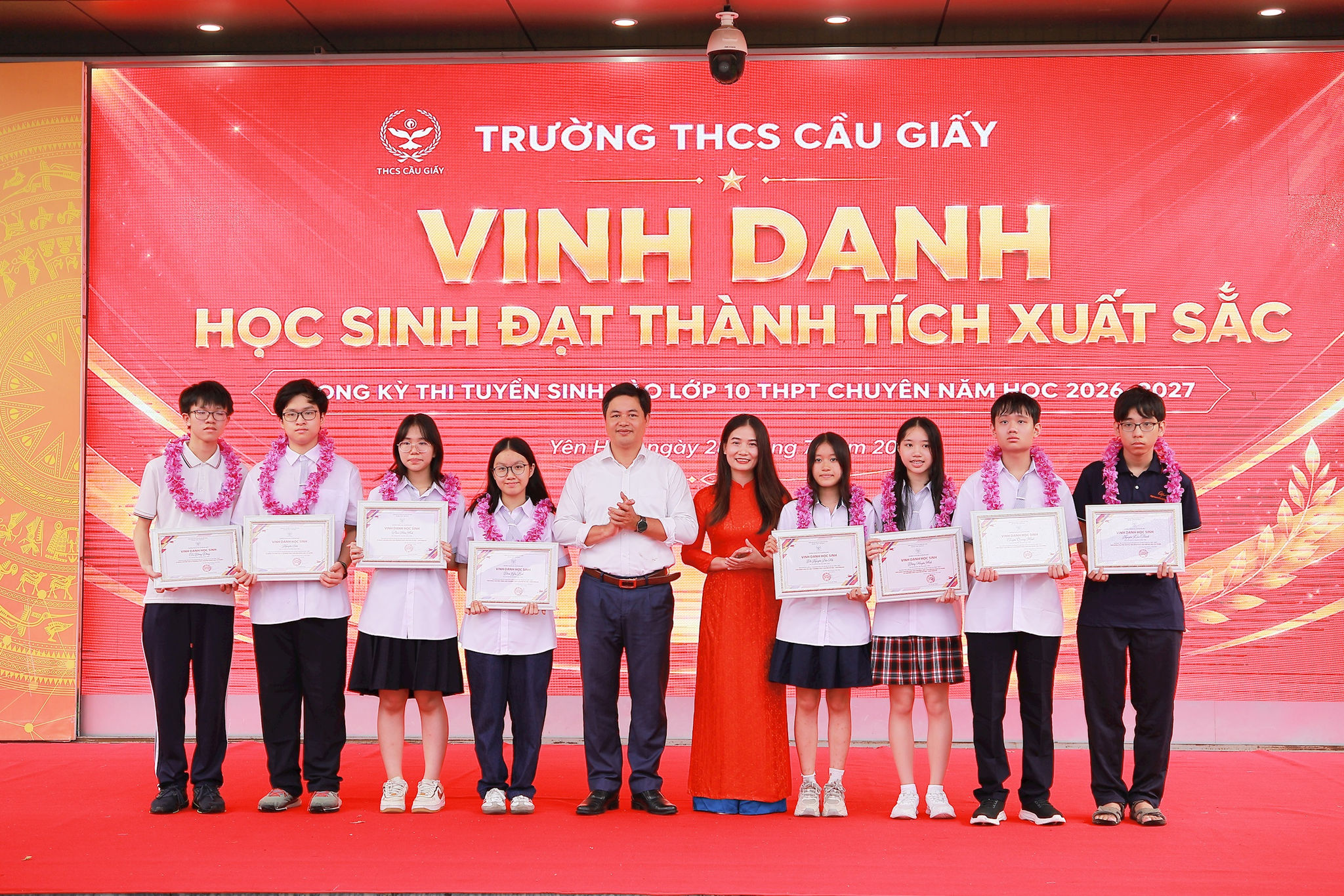 2807-thcs-cau-giay-don-hs-lop-65.jpg