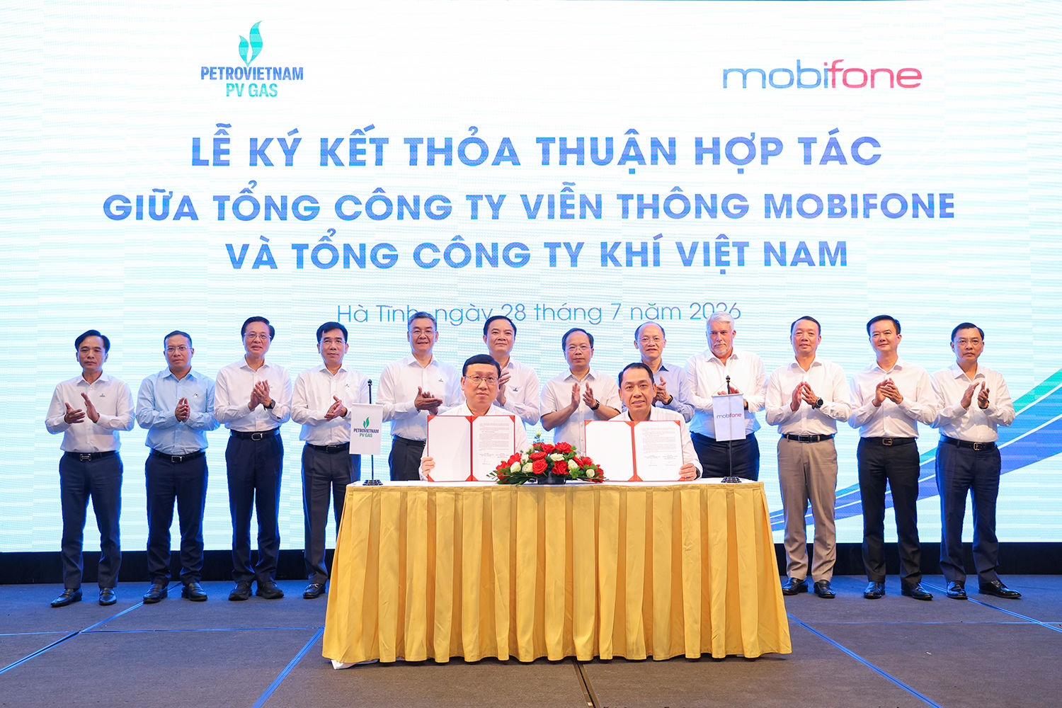 Lễ ký thỏa thuận hợp tác giữa PV GAS và Mobifone. Anh