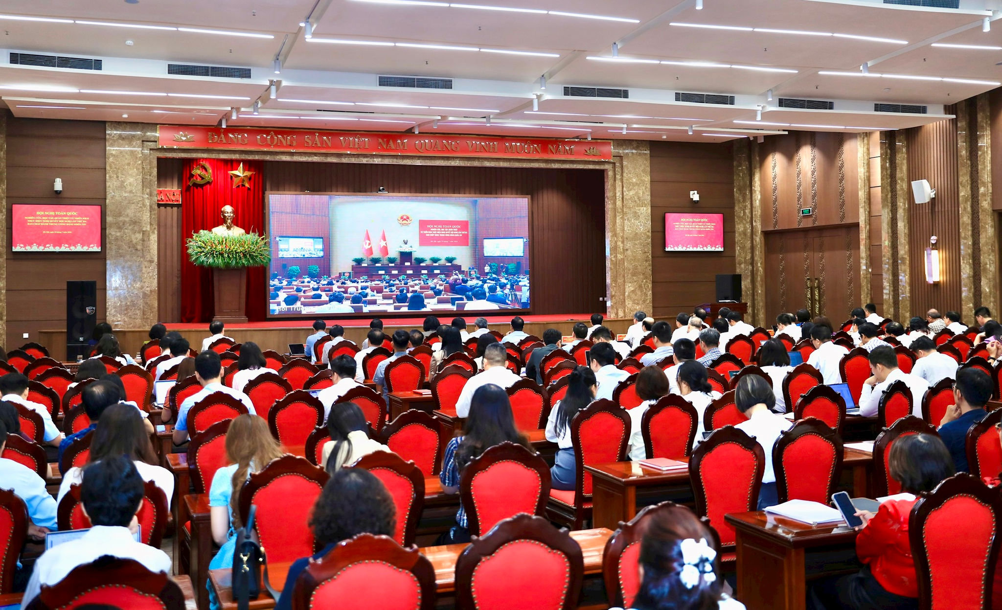 Đổi mới tư duy bảo vệ môi trường, chủ động thích ứng với biến đổi khí hậu