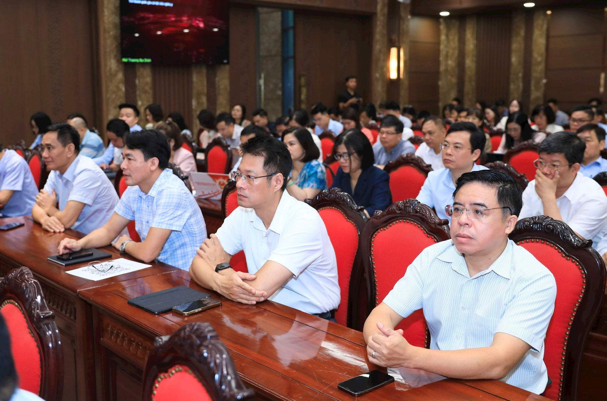 Các đại biểu tham dự hội nghị tại điểm cầu Thành uỷ Hà Nội. Ảnh: Quang Thái