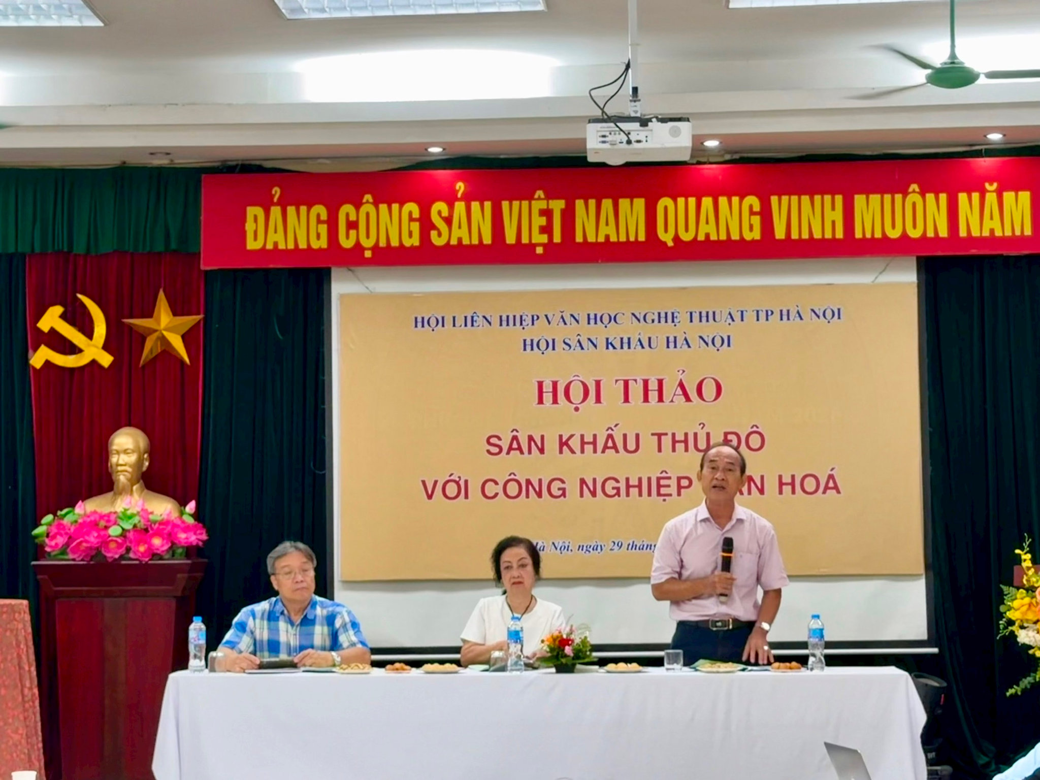 y-kien-nv-truc.jpg