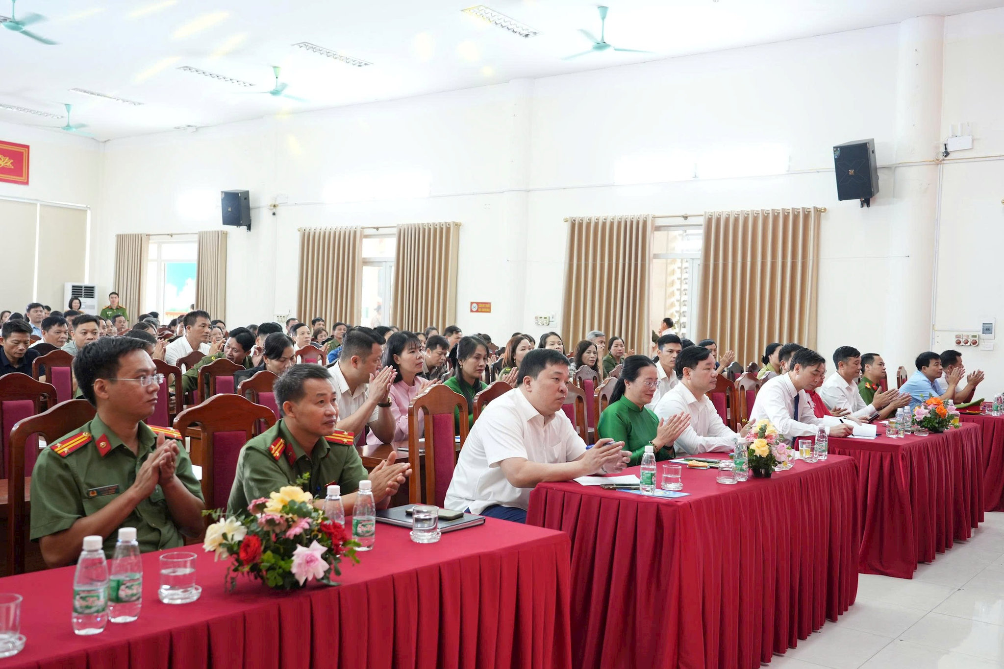dai-bieu-2.jpg