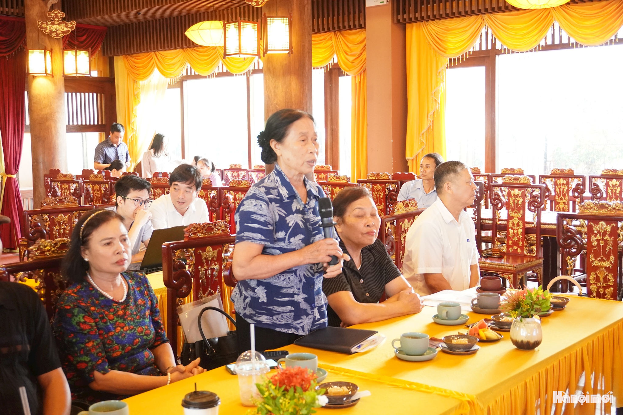 Hội nghị khảo sát, làm việc về tình hình phát triển kinh tế tập thể tại các làng nghề trên địa bàn thành phố ghi nhận nhiều ý kiến trao đổi, chia sẻ của các HTX. Ảnh: Lê Dung.
