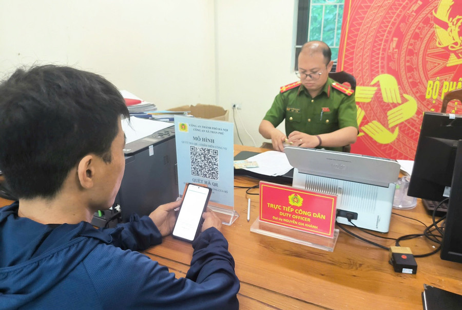 Xã Trần Phú: Quét mã QR để đánh giá cán bộ