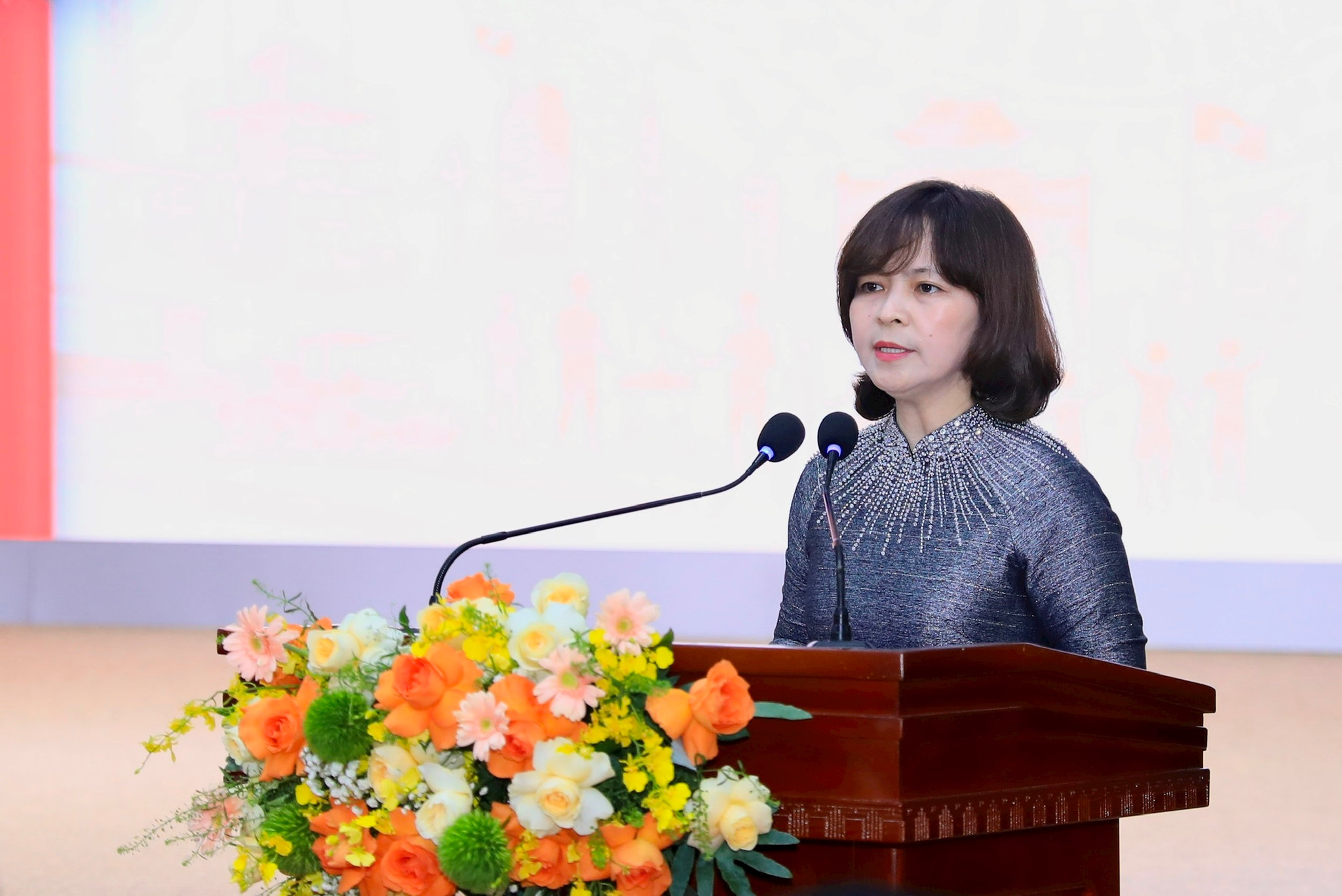 Bí thư Đảng uỷ xã Thư Lâm Nguyễn Thị Thanh Tâm phát biểu tại buổi lễ. Ảnh: Quang Thái