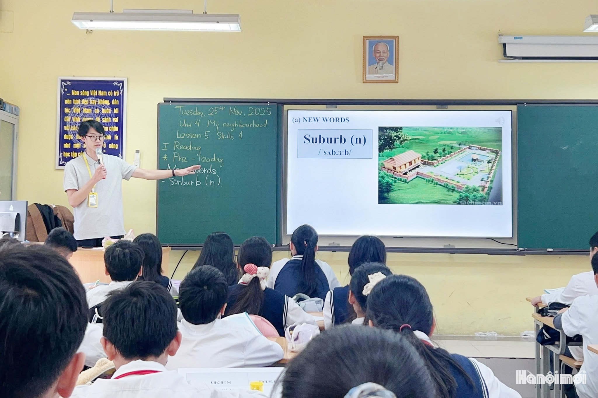W_aimotienganh.jpg