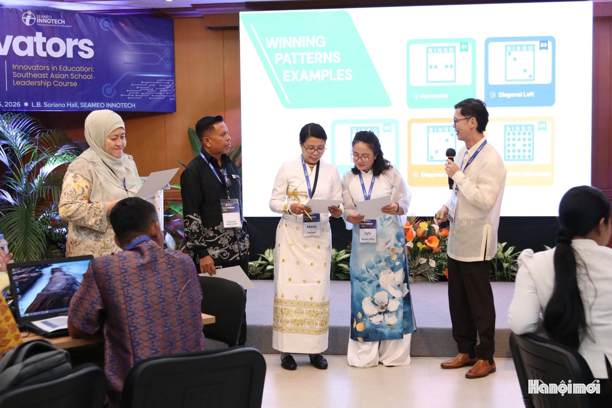 Cô Nguyễn Thị Lý, Hiệu trưởng trường THCS Nguyễn Du (thứ hai từ phải sang) tham gia khóa học dành cho các nhà lãnh đạo giáo dục trong khu vực Đông Nam Á. Ảnh: Nhà trường cun