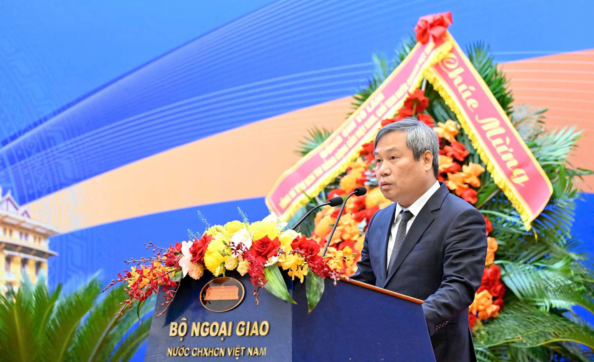 chu-tich-hoi-nghi-ngoai-giao.jpg