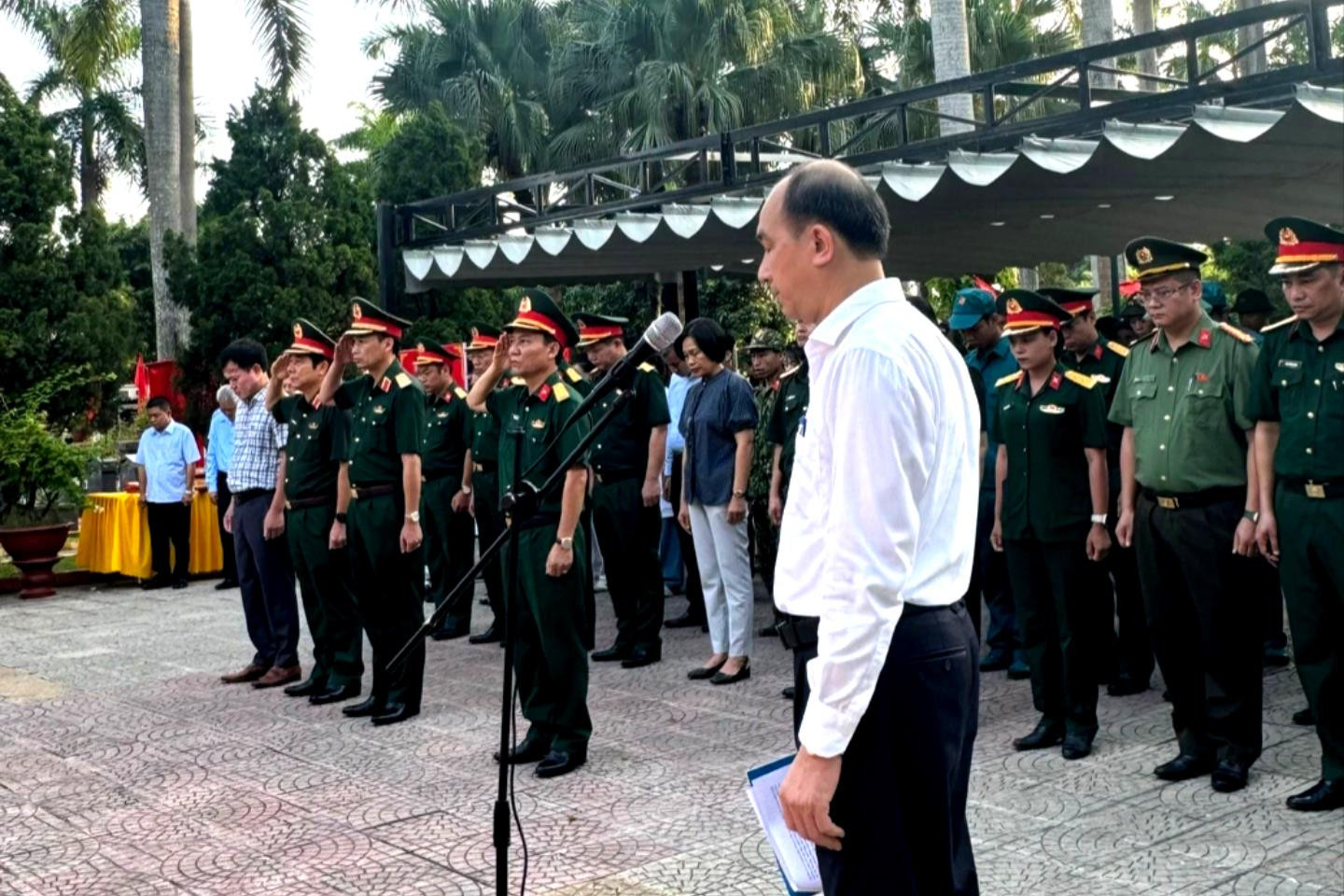 anh-nam-thap-huong.jpg