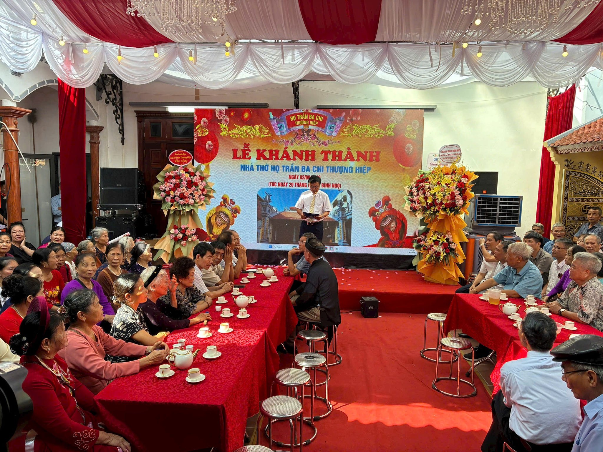 Họ Trần ba chi làng Thượng Hiệp tổ chức khánh thành nhà thờ họ. Ảnh: Bích Hạnh