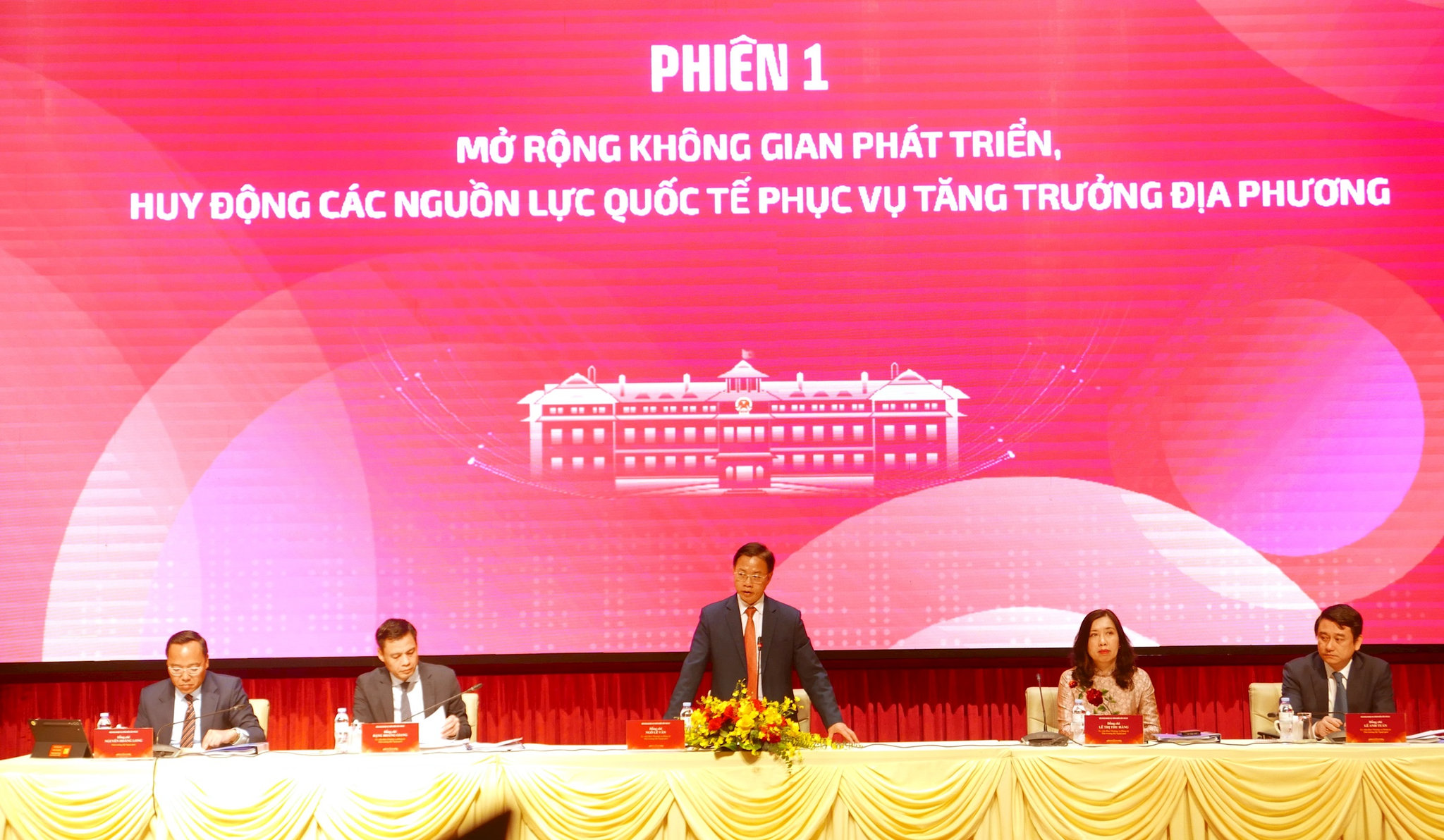 hoi-nghi-ngoai-vu6.jpg
