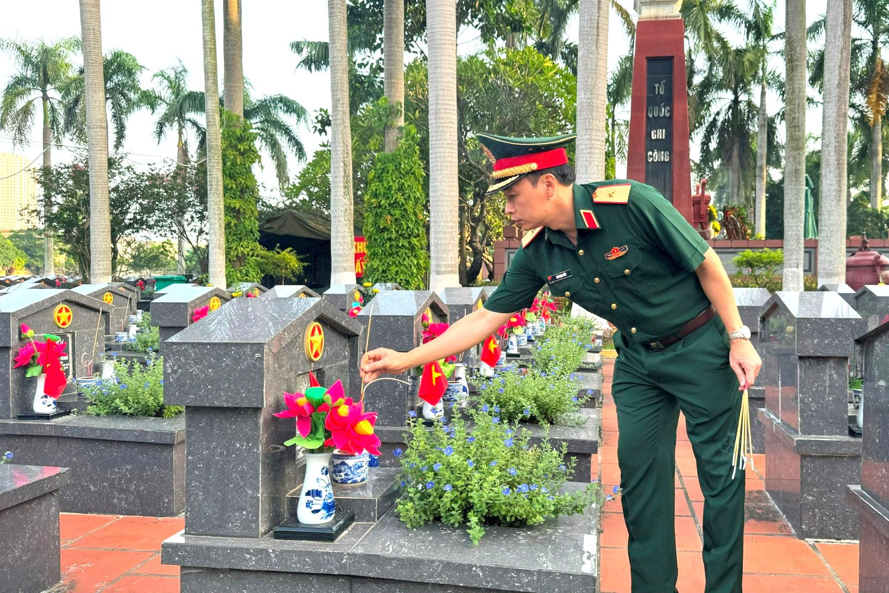 ong-tien-thap-huong.jpg
