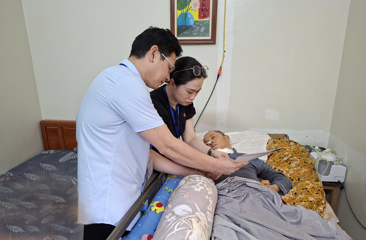 thanh-vien-to-hanh-chinh-cong-xung-kich-xa-thuan-an-ho-tro-nguoi-dan-thuc-hien-thu-tuc-chung-thuc-chu-ky-uy-quyen-linh-luong-huu.-anh-thu-khuyen.jpg