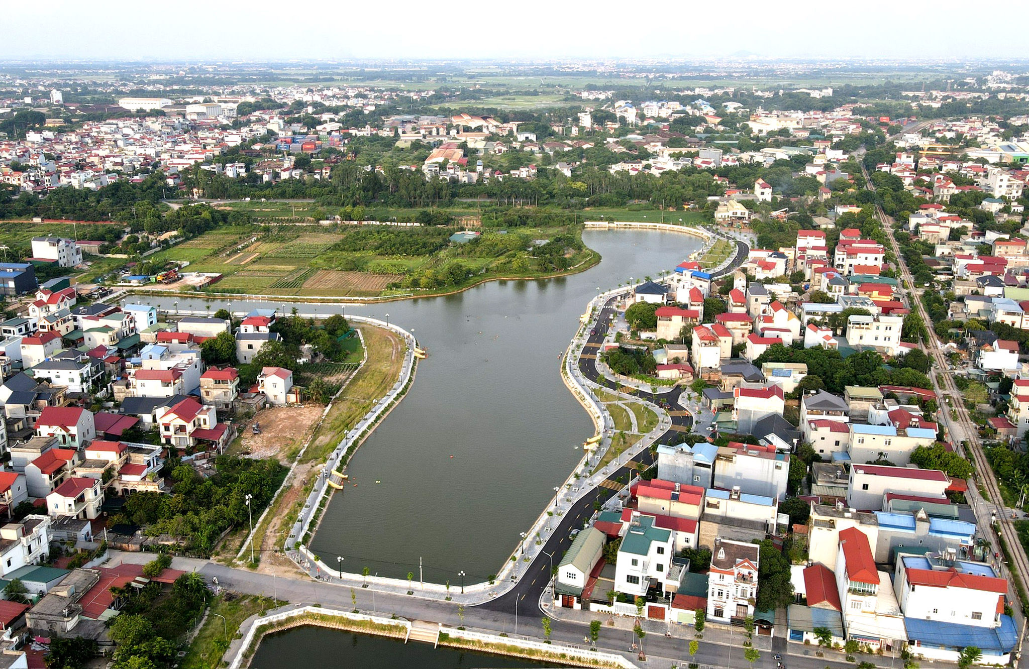 xa-phuc-thinh-xay-dung-mo-hinh-xa-phuong-xa-hoi-chu-nghia-theo-huong-phat-trien-kinh-te-xanh-va-ha-tang-do-thi-thong-minh.-anh-quang-thai.jpg