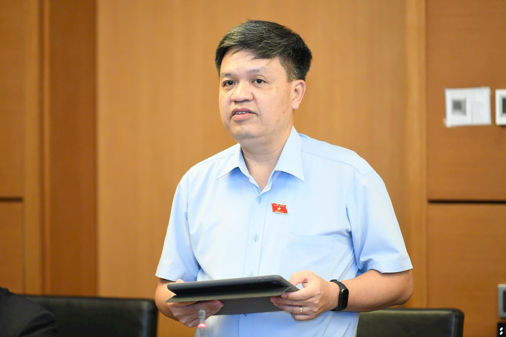 ta-dinh-thi.jpg