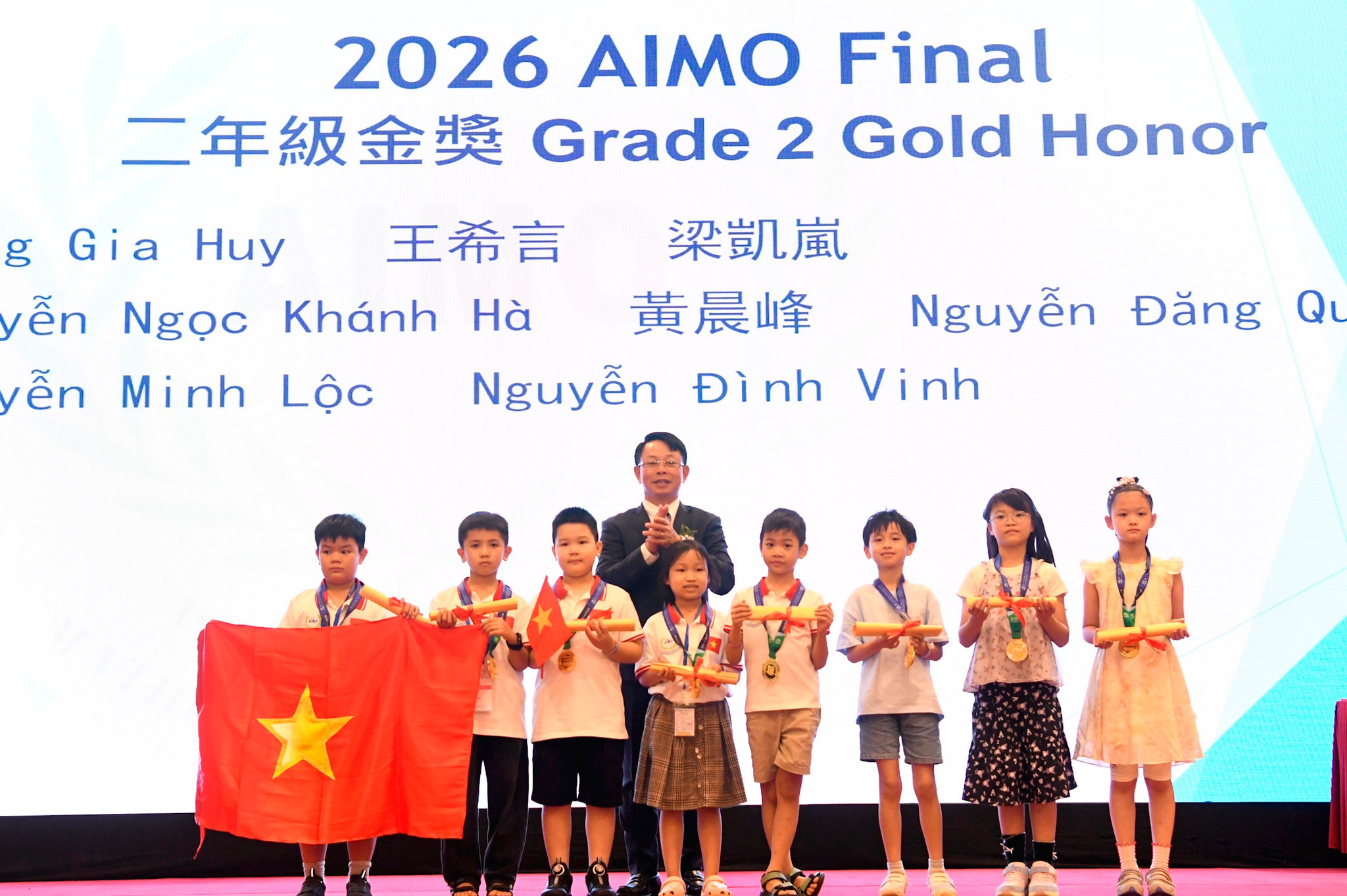 0408-trao-giai-aimo3.jpg
