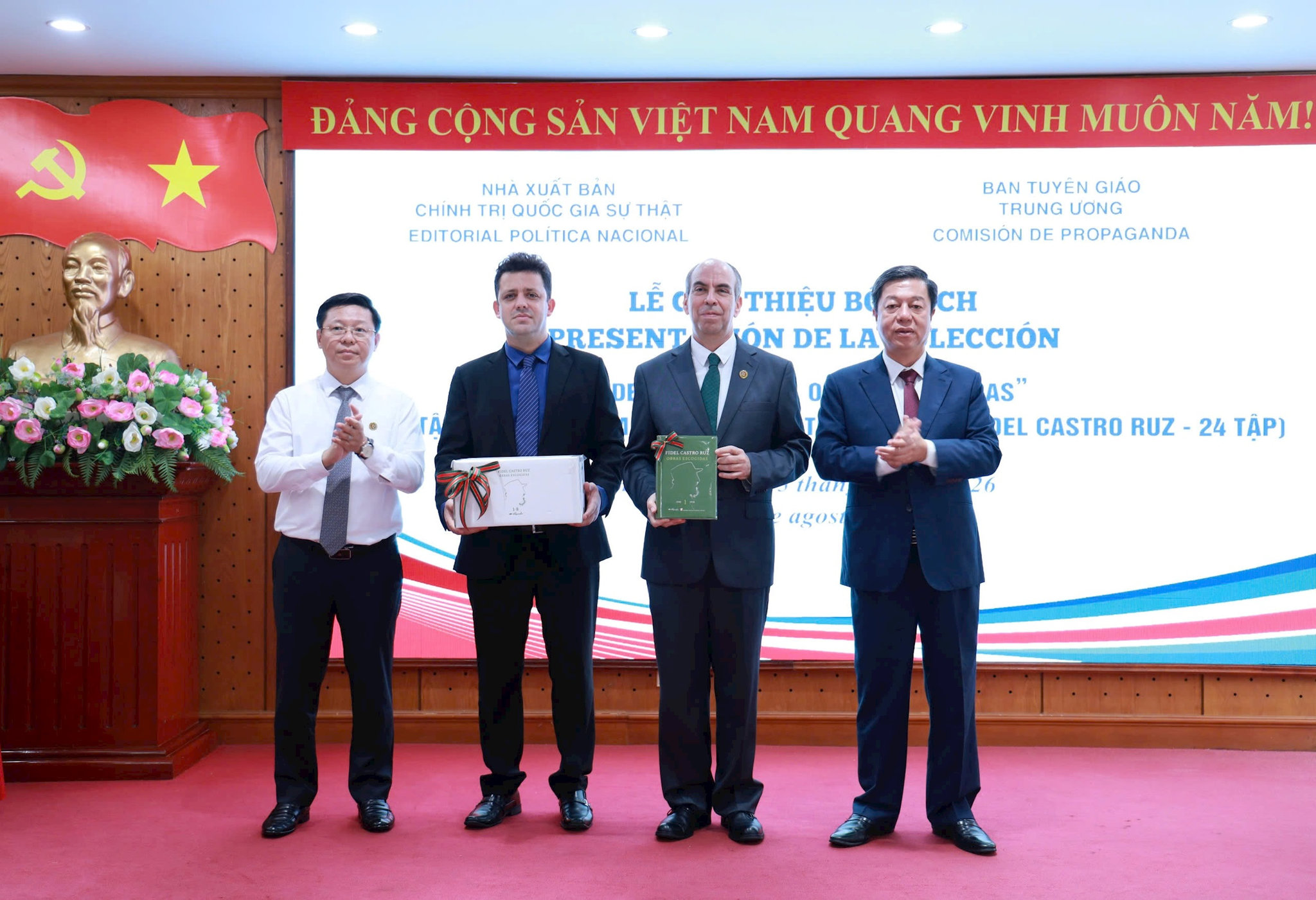 tang-sach-fidel.jpg